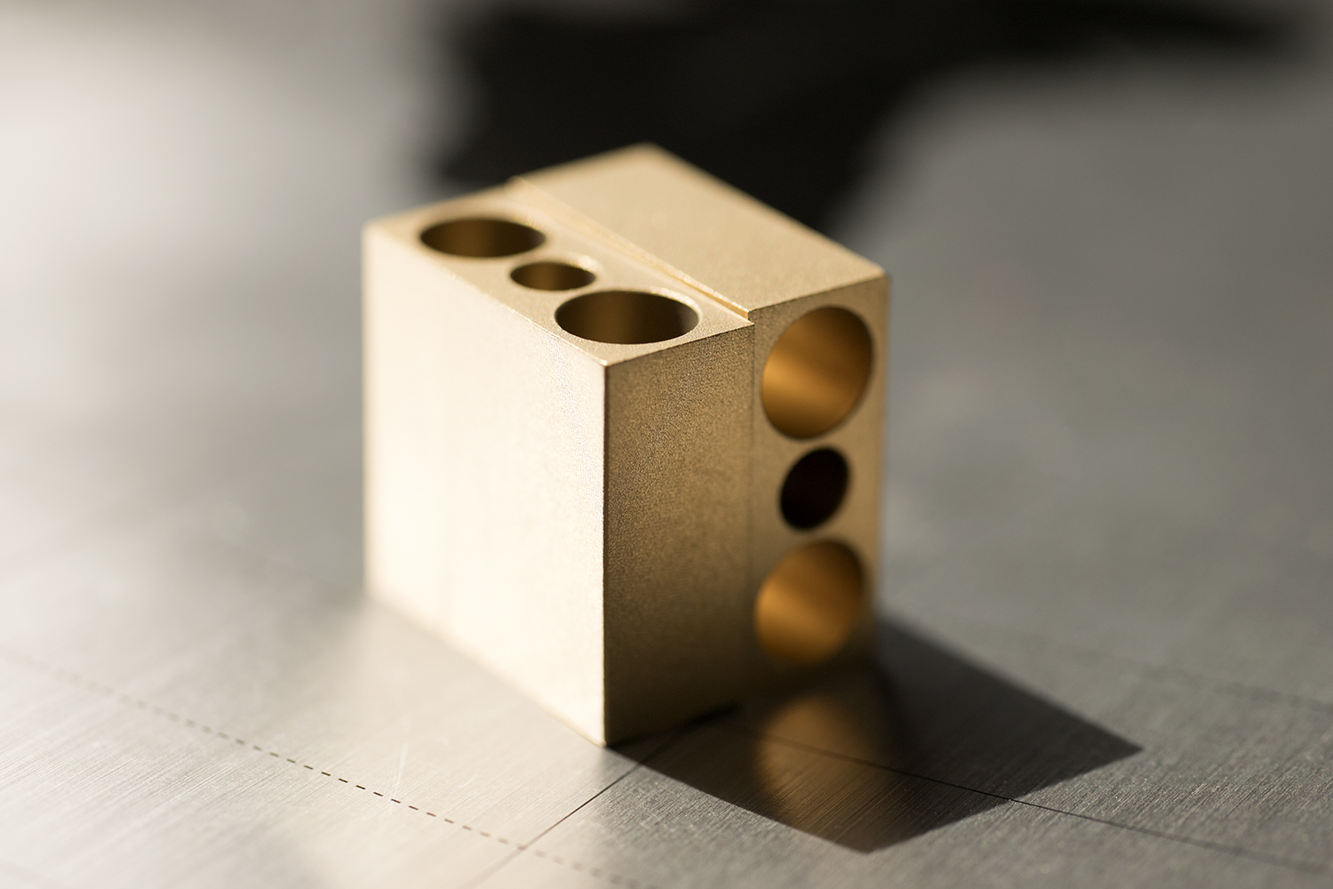 真鍮　サンドブラスト　経年変化　金属加工　野方電機