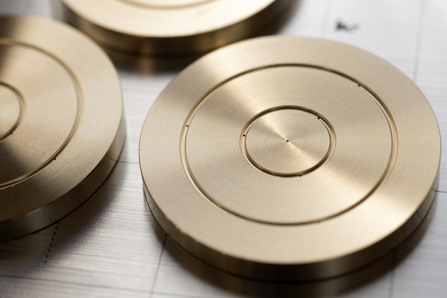 真鍮 真鍮加工 金属加工 極小穴 旋盤加工 旋盤 機械加工 精密加工 治具 治具制作 部品加工 町工場 １個から 野方電機工業